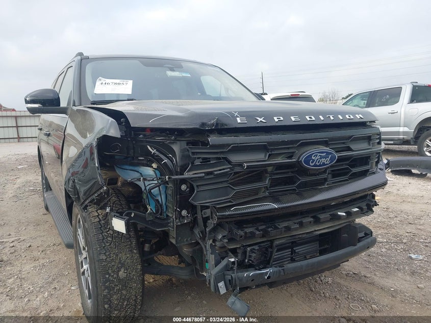 2025 Ford Expedition VIN 1FMJU1J87SEA19763 IAAI salvage auction — FRONT END, Clear (Florida), sold $35,550 on 2026-07-30 (photo 6)