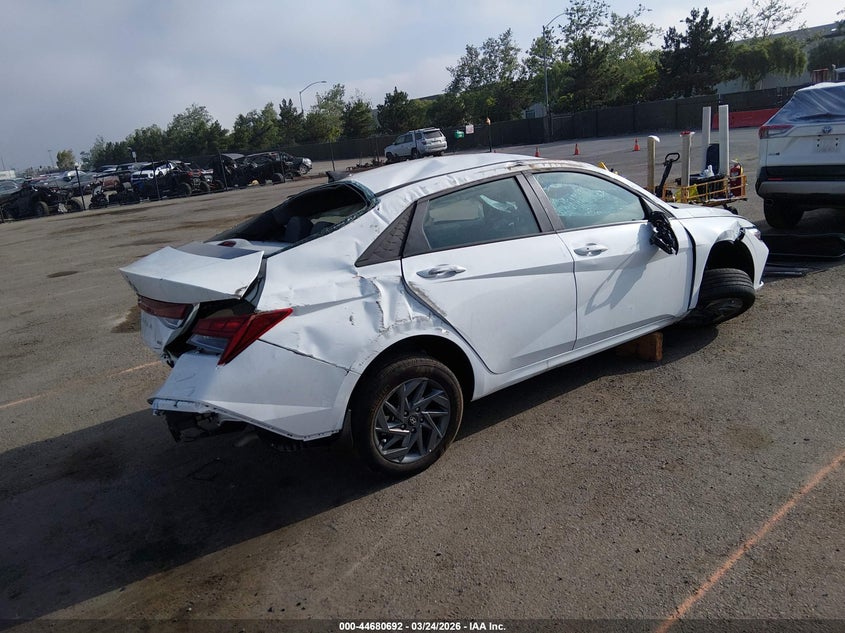 2025 Hyundai Elantra VIN KMHLM4DJ0SU150435 IAAI salvage auction — ROLLOVER, Wait Title, sold $875 on 2026-07-06 (photo 4)