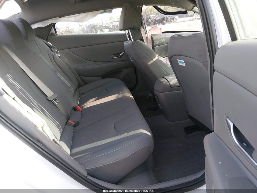 2025 Hyundai Elantra VIN KMHLM4DJ0SU150435 IAAI salvage auction — ROLLOVER, Wait Title, sold $875 on 2026-07-06 (photo 8)