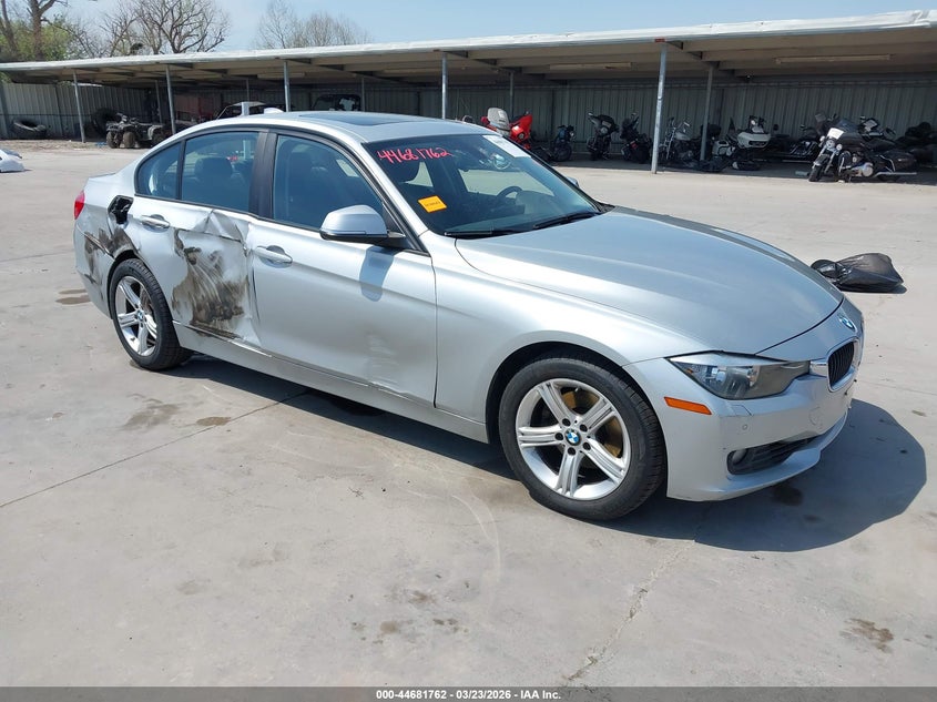 2015 BMW 3er VIN WBA3B3C54FF548697 IAAI salvage auction — RIGHT SIDE, Wait Title, sold $2,400 on 2026-07-29 (photo 1)