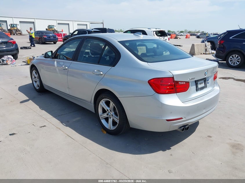 2015 BMW 3er VIN WBA3B3C54FF548697 IAAI salvage auction — RIGHT SIDE, Wait Title, sold $2,400 on 2026-07-29 (photo 3)