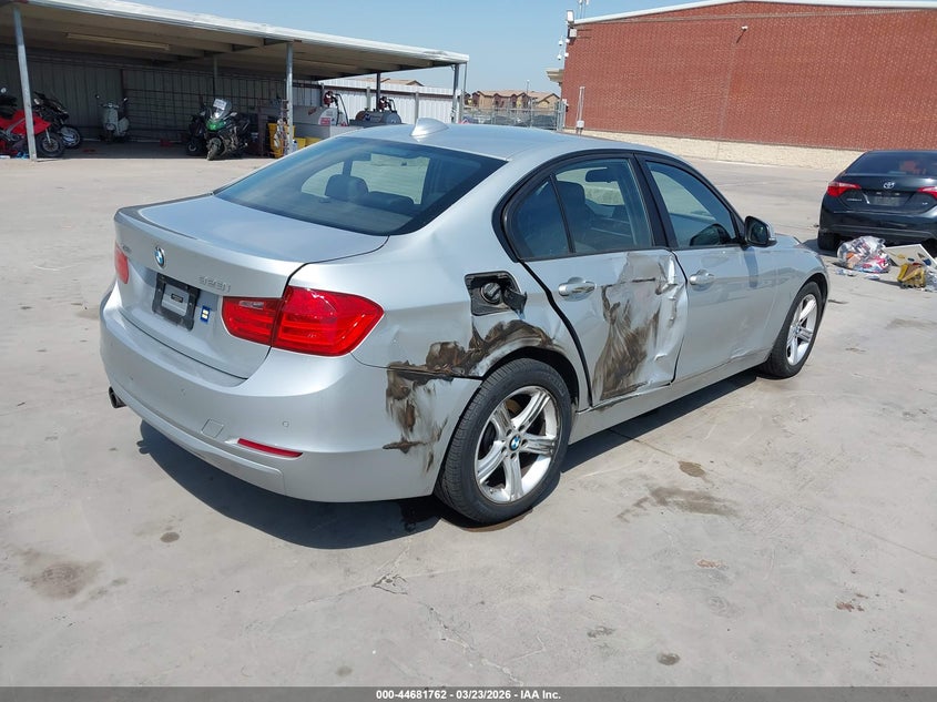 2015 BMW 3er VIN WBA3B3C54FF548697 IAAI salvage auction — RIGHT SIDE, Wait Title, sold $2,400 on 2026-07-29 (photo 4)