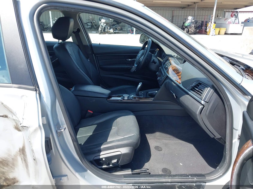 2015 BMW 3er VIN WBA3B3C54FF548697 IAAI salvage auction — RIGHT SIDE, Wait Title, sold $2,400 on 2026-07-29 (photo 5)