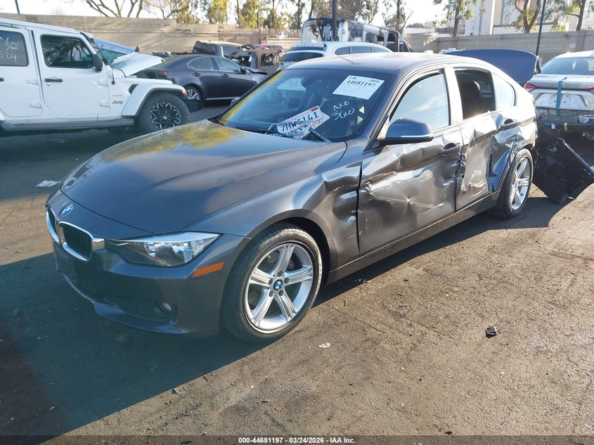 2014 BMW 3er VIN WBA3B1G52ENS79876 IAAI salvage auction — LEFT SIDE, Salvage Title, sold $2,200 on 2026-07-17 (photo 2)