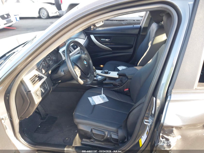 2014 BMW 3er VIN WBA3B1G52ENS79876 IAAI salvage auction — LEFT SIDE, Salvage Title, sold $2,200 on 2026-07-17 (photo 5)