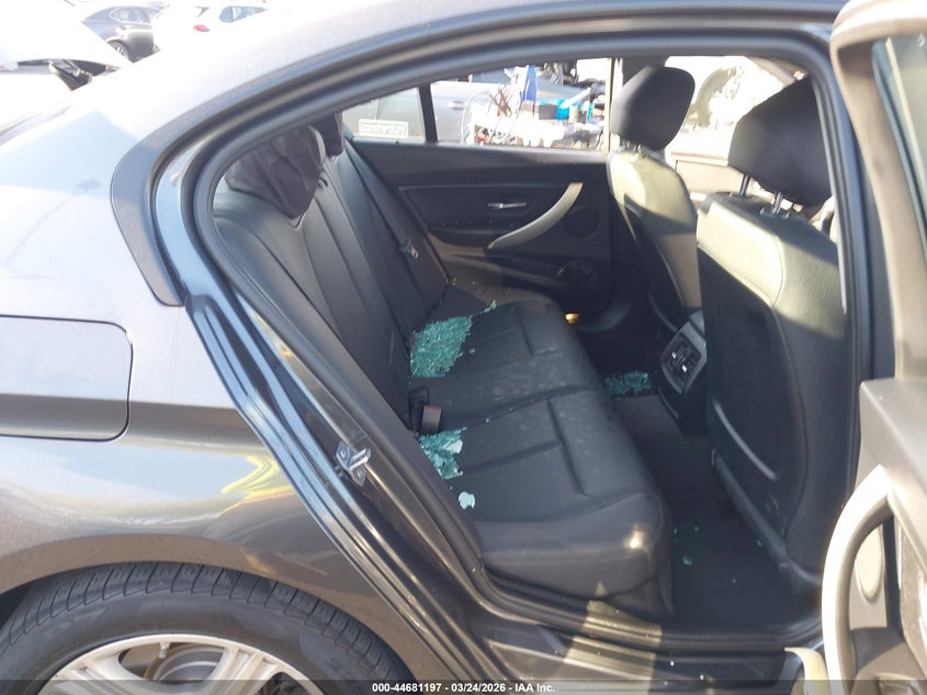 2014 BMW 3er VIN WBA3B1G52ENS79876 IAAI salvage auction — LEFT SIDE, Salvage Title, sold $2,200 on 2026-07-17 (photo 8)