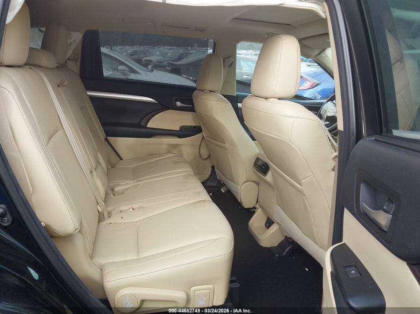 2015 Toyota Highlander VIN 5TDKKRFH5FS091194 IAAI salvage auction — UNKNOWN, Salvage Title, sold $6,150 on 2026-07-14 (photo 8)