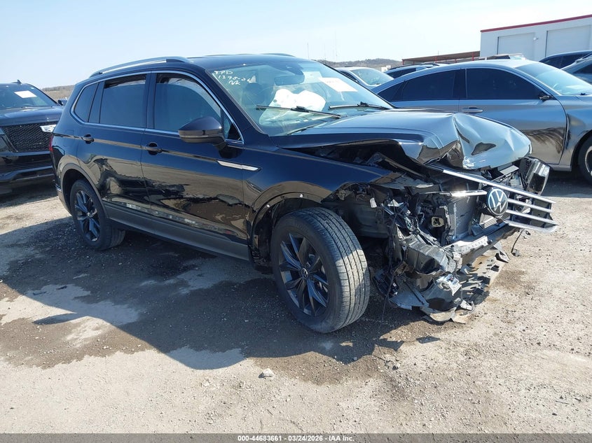 2024 Volkswagen Tiguan VIN 3VV3B7AX6RM185047 IAAI salvage auction — ENGINE DAMAGE, Wait Title, sold $3,800 on 2026-08-11 (photo 1)