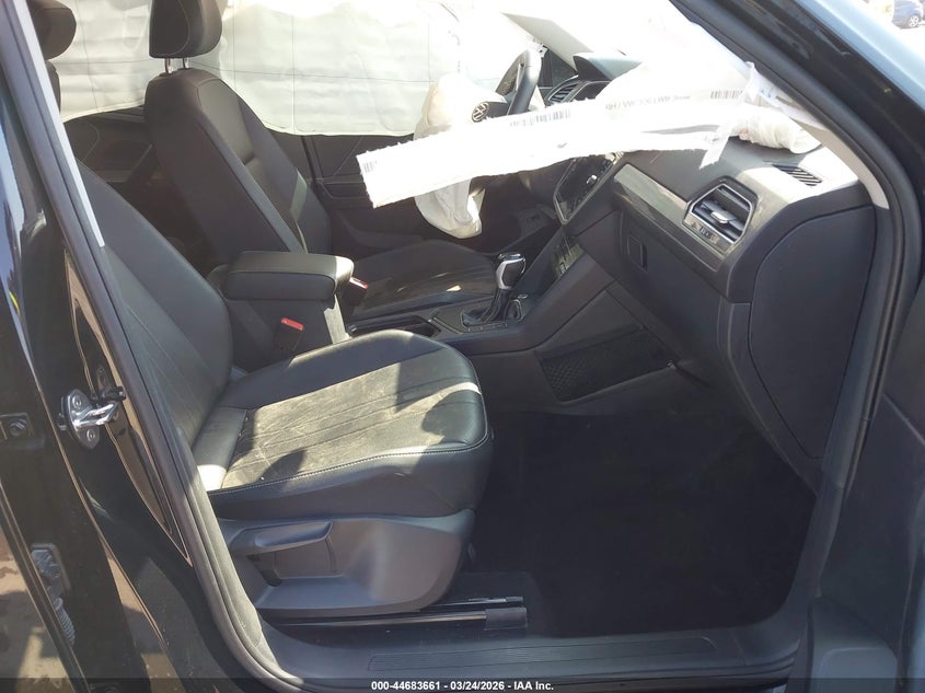 2024 Volkswagen Tiguan VIN 3VV3B7AX6RM185047 IAAI salvage auction — ENGINE DAMAGE, Wait Title, sold $3,800 on 2026-08-11 (photo 5)