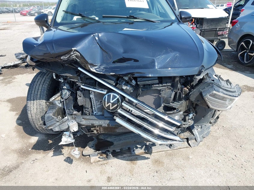 2024 Volkswagen Tiguan VIN 3VV3B7AX6RM185047 IAAI salvage auction — ENGINE DAMAGE, Wait Title, sold $3,800 on 2026-08-11 (photo 6)