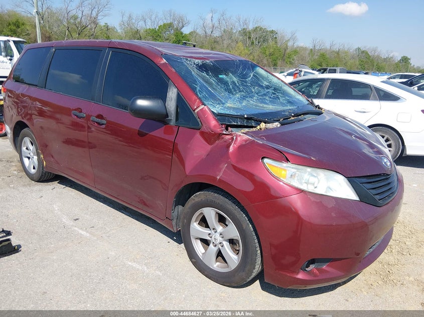 2012 Toyota Sienna VIN 5TDKA3DC6CS010660 IAAI salvage auction — FRONT END, Wait Title, sold $525 on 2026-07-28 (photo 1)