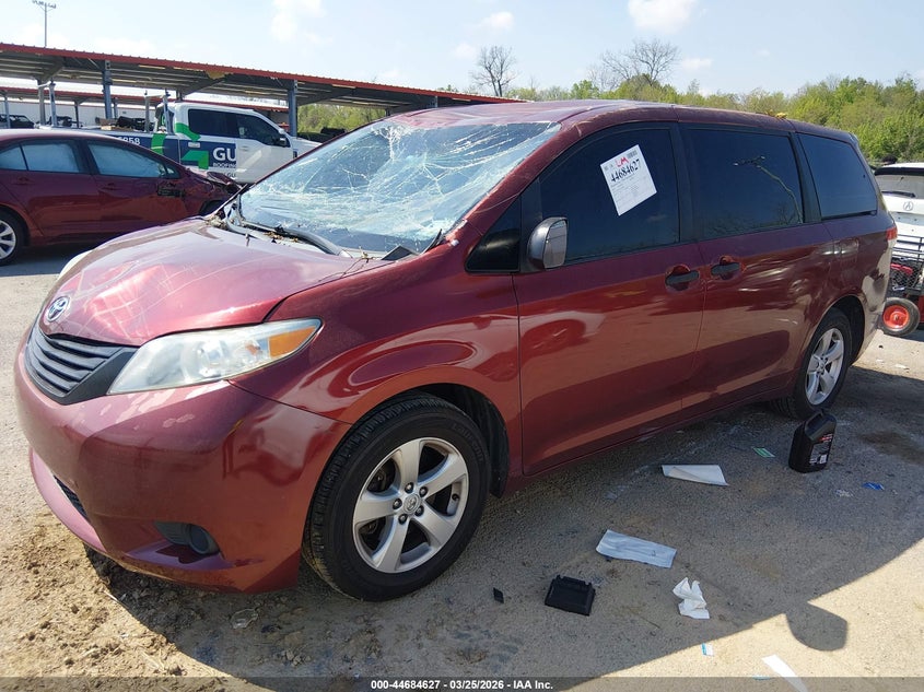 2012 Toyota Sienna VIN 5TDKA3DC6CS010660 IAAI salvage auction — FRONT END, Wait Title, sold $525 on 2026-07-28 (photo 2)