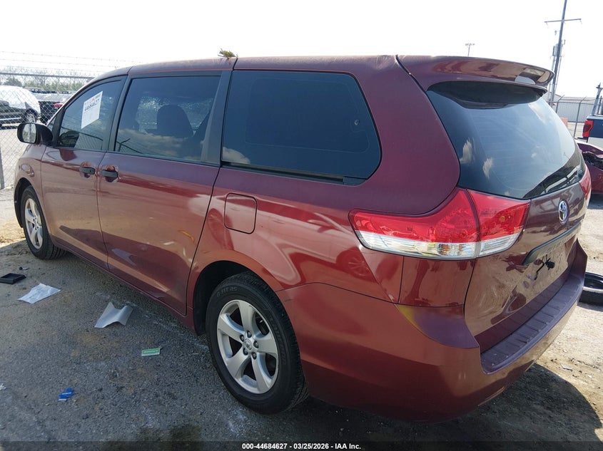 2012 Toyota Sienna VIN 5TDKA3DC6CS010660 IAAI salvage auction — FRONT END, Wait Title, sold $525 on 2026-07-28 (photo 3)