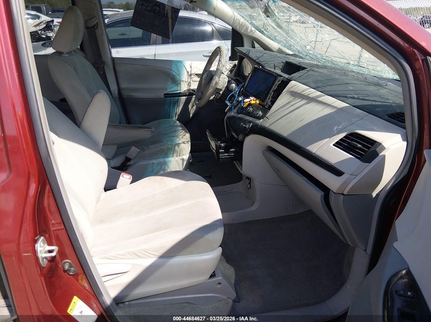 2012 Toyota Sienna VIN 5TDKA3DC6CS010660 IAAI salvage auction — FRONT END, Wait Title, sold $525 on 2026-07-28 (photo 5)