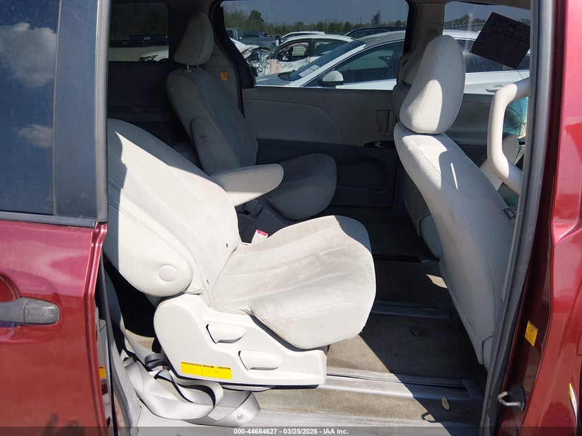 2012 Toyota Sienna VIN 5TDKA3DC6CS010660 IAAI salvage auction — FRONT END, Wait Title, sold $525 on 2026-07-28 (photo 8)
