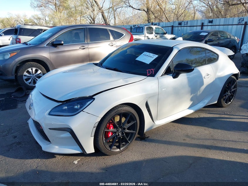 2025 Toyota Gr 86 VIN JF1ZNBE1XS8752272 IAAI salvage auction — FRONT & REAR, Wait Title, sold $25 on 2026-07-30 (photo 2)