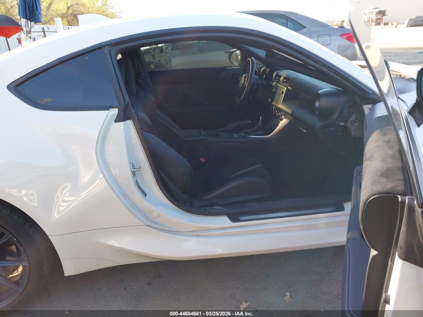 2025 Toyota Gr 86 VIN JF1ZNBE1XS8752272 IAAI salvage auction — FRONT & REAR, Wait Title, sold $25 on 2026-07-30 (photo 5)