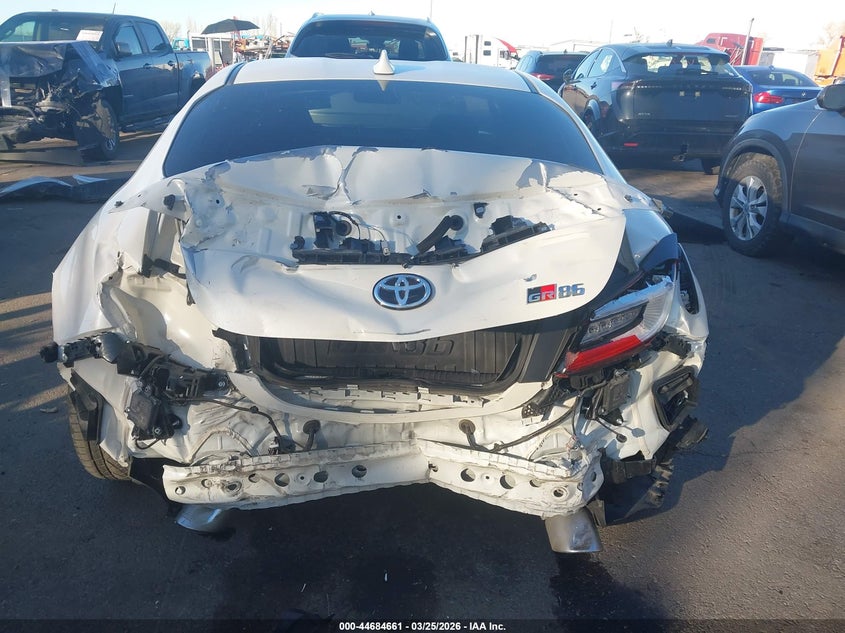 2025 Toyota Gr 86 VIN JF1ZNBE1XS8752272 IAAI salvage auction — FRONT & REAR, Wait Title, sold $25 on 2026-07-30 (photo 6)