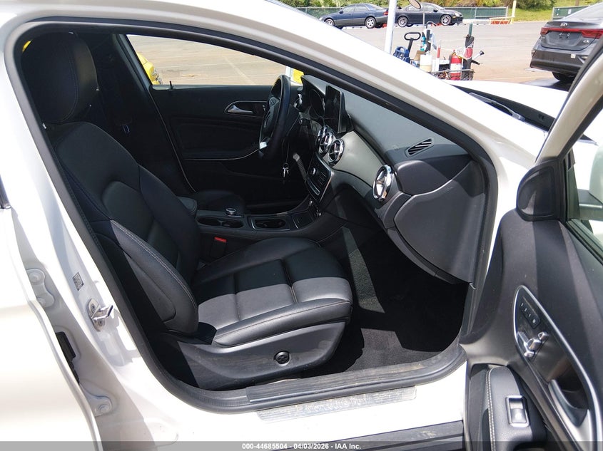 2020 Mercedes-benz Gla-klasse VIN W1NTG4GB0LJ694378 IAAI salvage auction — WATER/FLOOD, Wait Title, sold $3,750 on 2026-08-14 (photo 5)