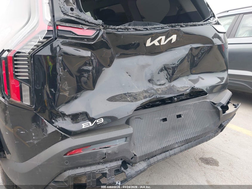 2026 Kia Ev9 VIN 5XYAB5S14TG010997 IAAI salvage auction — REAR END, Wait Title, sold $18,300 on 2026-07-22 (photo 6)