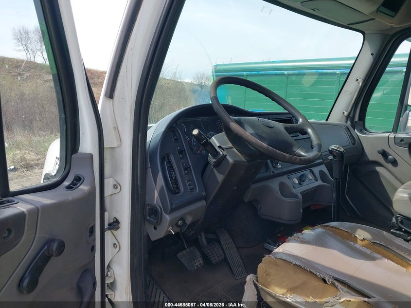 2017 Freightliner 108sd VIN 1FVAG0CY1HHHW4266 IAAI salvage auction — SIDE, Clear (Indiana), sold $1,550 on 2026-07-29 (photo 7)