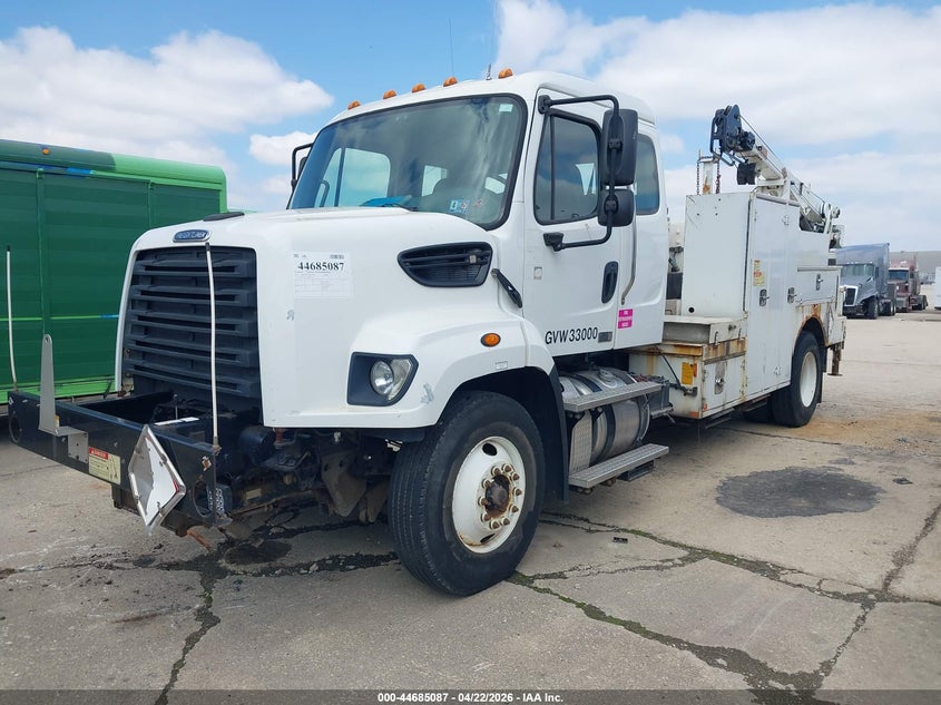 2017 Freightliner 108sd VIN 1FVAG0CY1HHHW4266 IAAI salvage auction — SIDE, Clear (Indiana), sold $1,550 on 2026-07-29 (photo 2)