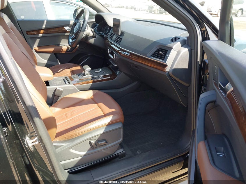 2020 Audi Q5 VIN WA1ANAFYXL2085084 IAAI salvage auction — RIGHT FRONT, Wait Title, sold $9,000 on 2026-07-29 (photo 5)