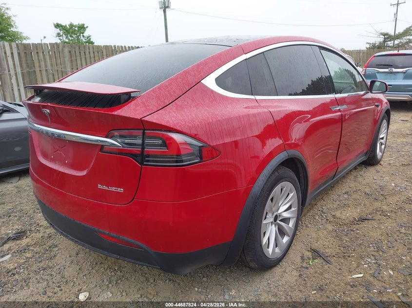 2019 Tesla Model x VIN 5YJXCDE44KF180418 IAAI salvage auction — LEFT SIDE, Salvage Title, sold $15,650 on 2026-07-20 (photo 4)