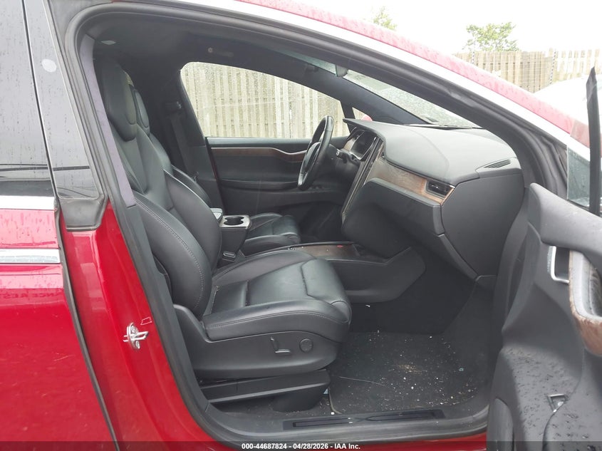 2019 Tesla Model x VIN 5YJXCDE44KF180418 IAAI salvage auction — LEFT SIDE, Salvage Title, sold $15,650 on 2026-07-20 (photo 5)