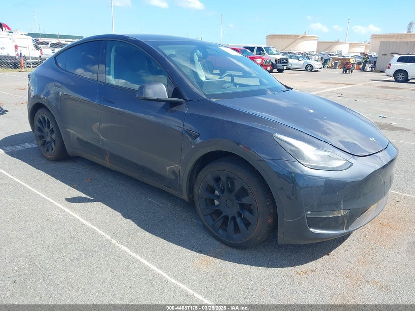 2024 Tesla Model y VIN 7SAYGAEE9RF118803 IAAI salvage auction — WATER/FLOOD, Bill Of Sale (Hawaii), sold $2,950 on 2026-07-30 (photo 1)
