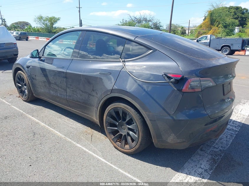 2024 Tesla Model y VIN 7SAYGAEE9RF118803 IAAI salvage auction — WATER/FLOOD, Bill Of Sale (Hawaii), sold $2,950 on 2026-07-30 (photo 3)