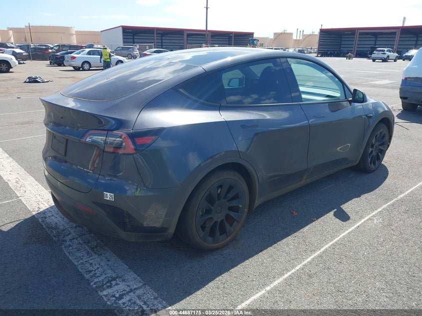 2024 Tesla Model y VIN 7SAYGAEE9RF118803 IAAI salvage auction — WATER/FLOOD, Bill Of Sale (Hawaii), sold $2,950 on 2026-07-30 (photo 4)