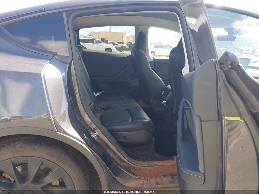 2024 Tesla Model y VIN 7SAYGAEE9RF118803 IAAI salvage auction — WATER/FLOOD, Bill Of Sale (Hawaii), sold $2,950 on 2026-07-30 (photo 8)