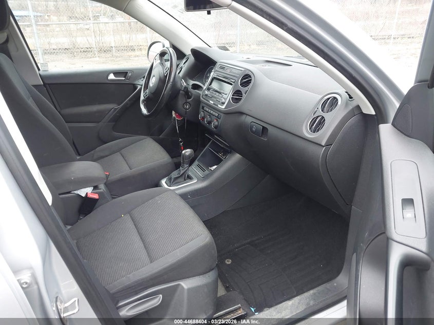 2014 Volkswagen Tiguan VIN WVGBV3AX5EW572186 IAAI salvage auction — SIDE, Salvage (Idaho), sold $450 on 2026-07-07 (photo 5)