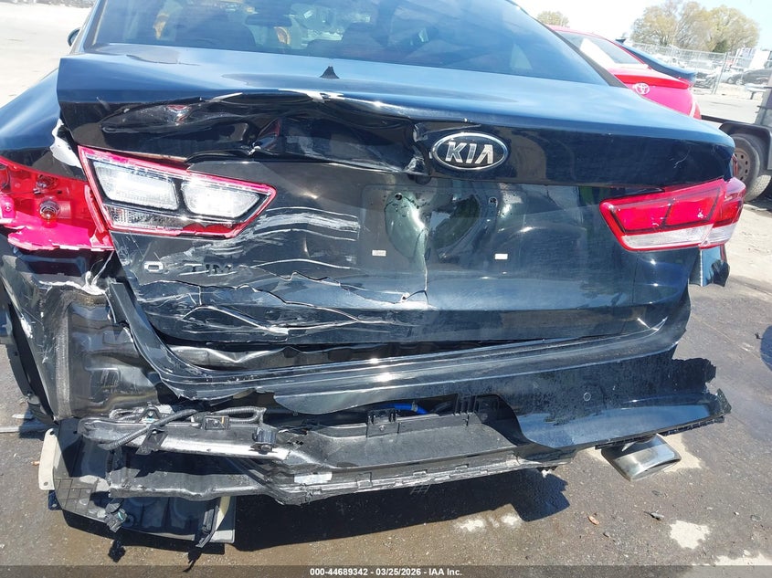 2019 Kia Optima VIN 5XXGT4L38KG300518 IAAI salvage auction — RIGHT SIDE, Wait Title, sold $1,200 on 2026-07-13 (photo 6)