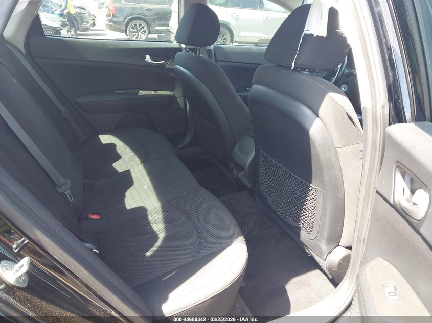 2019 Kia Optima VIN 5XXGT4L38KG300518 IAAI salvage auction — RIGHT SIDE, Wait Title, sold $1,200 on 2026-07-13 (photo 8)