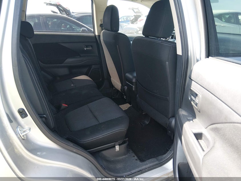 2018 Mitsubishi Outlander VIN JA4AD3A3XJZ071524 IAAI salvage auction — SIDE, Salvage (North Carolina), sold $3,150 on 2026-07-31 (photo 8)
