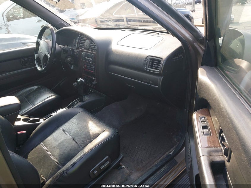 2001 Nissan Pathfinder VIN JN8DR07Y51W530230 IAAI salvage auction — LEFT SIDE, Clear (Michigan), sold $425 on 2026-07-30 (photo 5)