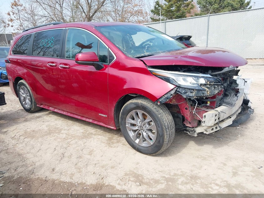 2021 Toyota Sienna VIN 5TDJRKEC4MS064134 IAAI salvage auction — FRONT END, Wait Title, sold $3,550 on 2026-07-29 (photo 1)