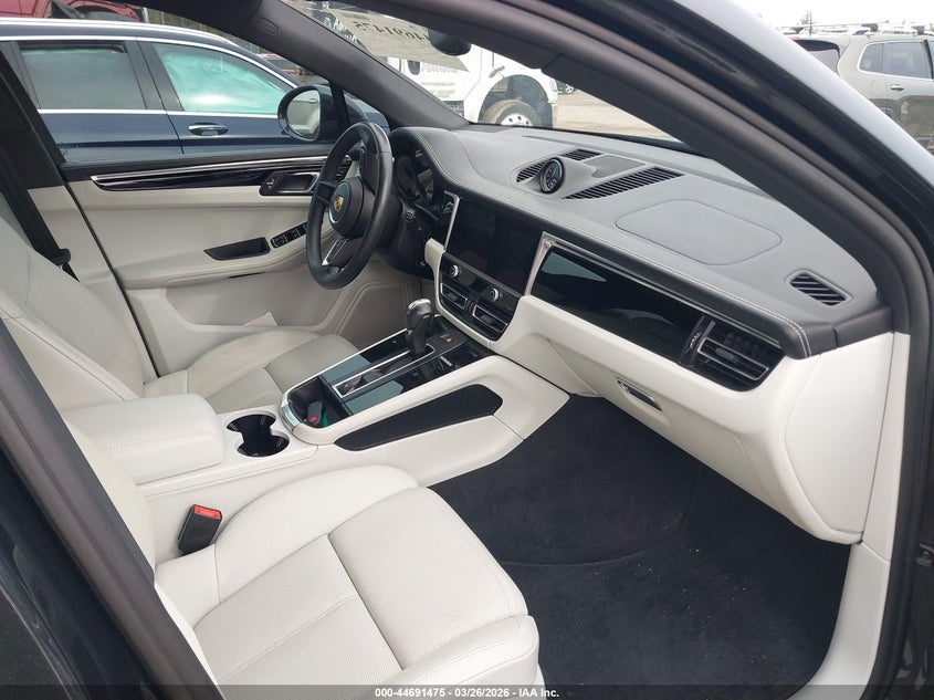 2023 Porsche Macan VIN WP1AA2A57PLB16813 IAAI salvage auction — FRONT END, Salvage (Massachusetts), sold $27,125 on 2026-07-17 (photo 5)