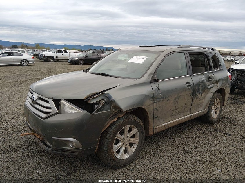 2013 Toyota Highlander VIN 5TDBK3EH4DS237886 IAAI salvage auction — LEFT SIDE, Salvage (Oregon), sold $2,850 on 2026-07-13 (photo 2)