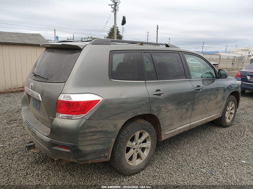2013 Toyota Highlander VIN 5TDBK3EH4DS237886 IAAI salvage auction — LEFT SIDE, Salvage (Oregon), sold $2,850 on 2026-07-13 (photo 4)