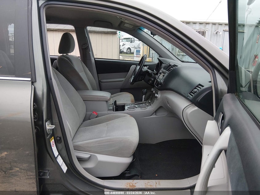 2013 Toyota Highlander VIN 5TDBK3EH4DS237886 IAAI salvage auction — LEFT SIDE, Salvage (Oregon), sold $2,850 on 2026-07-13 (photo 5)