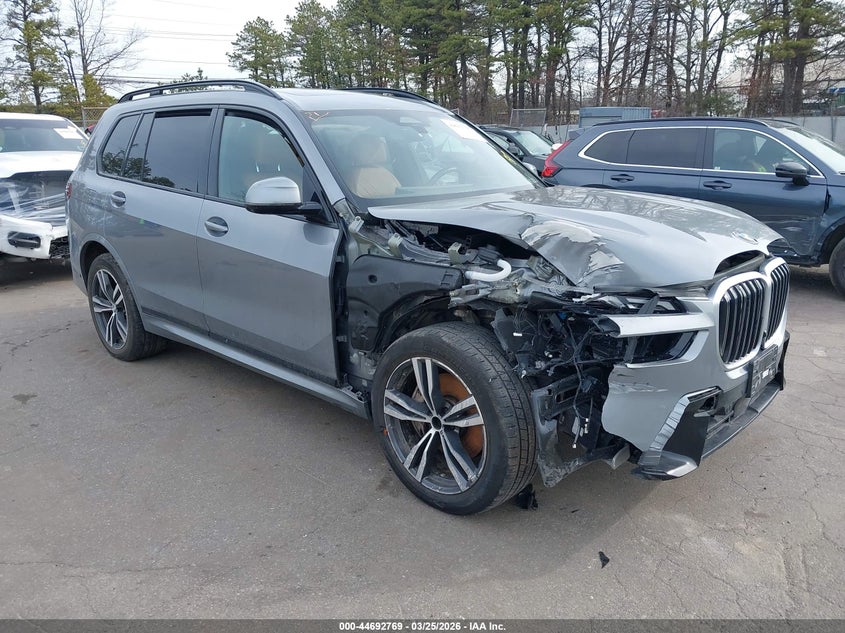 2024 BMW X7 VIN 5UX23EM04R9S76938 IAAI salvage auction — RIGHT FRONT, Wait Title, sold $40,050 on 2026-07-14 (photo 1)