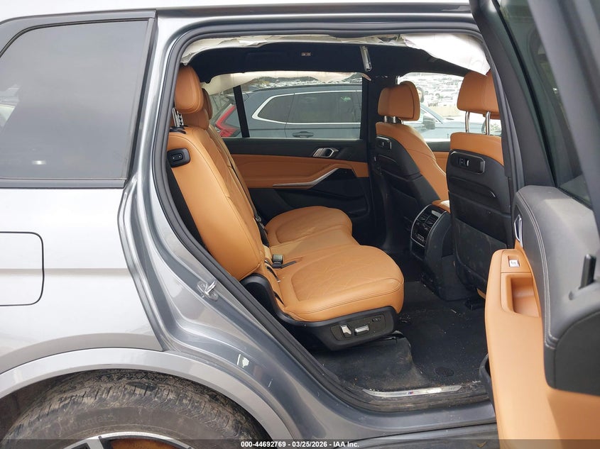 2024 BMW X7 VIN 5UX23EM04R9S76938 IAAI salvage auction — RIGHT FRONT, Wait Title, sold $40,050 on 2026-07-14 (photo 8)