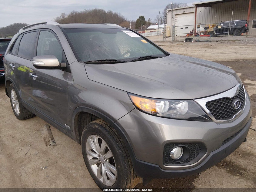 2011 Kia Sorento VIN 5XYKUCA14BG076887 IAAI salvage auction — SIDE, Salvage (West Virginia), sold $950 on 2026-07-29 (photo 1)