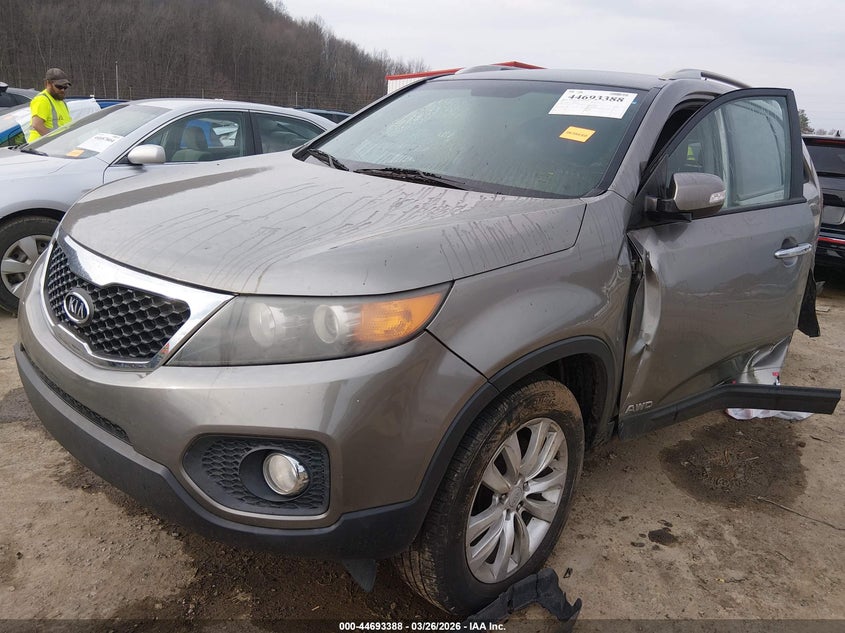 2011 Kia Sorento VIN 5XYKUCA14BG076887 IAAI salvage auction — SIDE, Salvage (West Virginia), sold $950 on 2026-07-29 (photo 2)