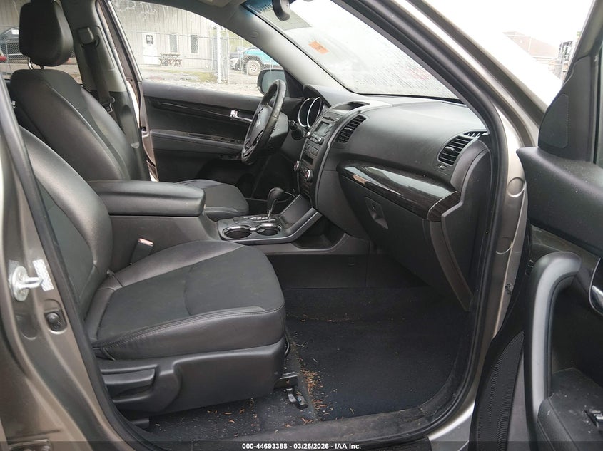 2011 Kia Sorento VIN 5XYKUCA14BG076887 IAAI salvage auction — SIDE, Salvage (West Virginia), sold $950 on 2026-07-29 (photo 5)