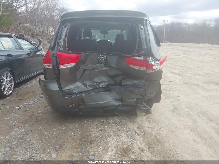 2012 Toyota Sienna VIN 5TDKK3DCXCS212687 IAAI salvage auction — REAR END, Wait Title, sold $1,050 on 2026-07-14 (photo 6)