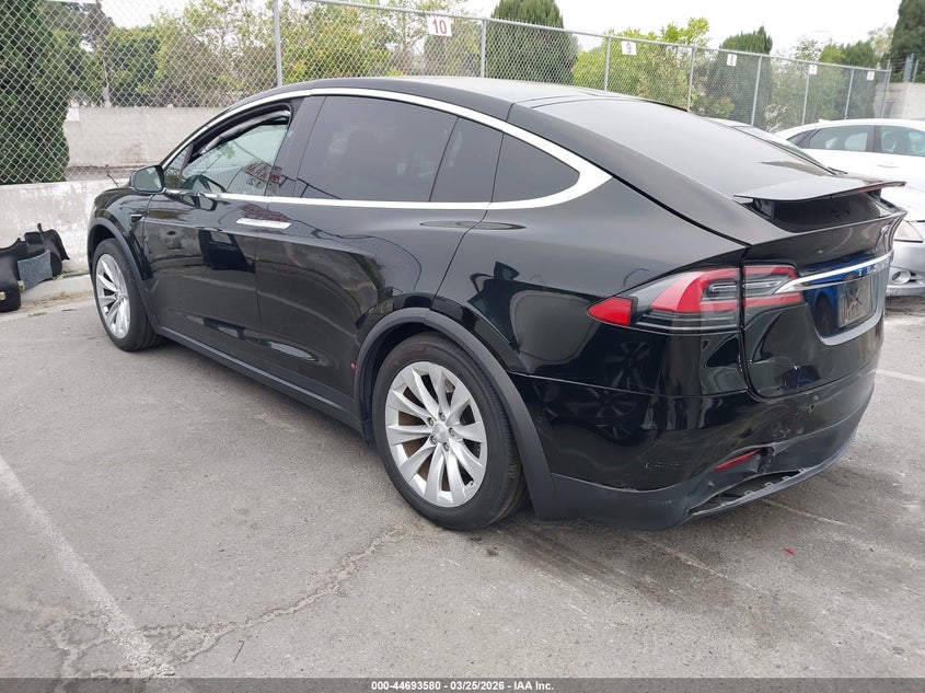 2019 Tesla Model x VIN 5YJXCAE28KF202045 IAAI salvage auction — RIGHT SIDE, Salvage (California), sold $5,700 on 2026-07-29 (photo 3)